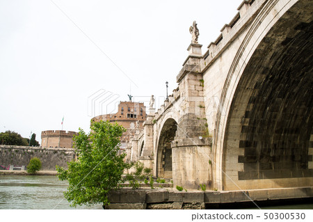 古老廢墟羅馬（意大利）Ponte Sant'Angelo和Castel Sant'Angelo在台伯河 50300530