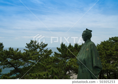 Ryoma Sakamoto statue overlooking the Pacific Ocean [Katsurahama, Kochi Prefecture] 50305253