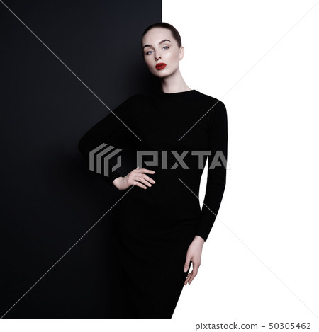 Elegant blode in geometric black and white 50305462