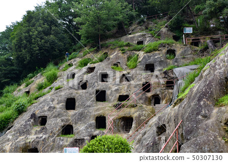 The Hundred Caves of Yoshimi, one of the tourist destinations in Saitama Prefecture The Hundred Caves of Yoshimi, one of the tourist destinations in Saitama Prefecture 50307130