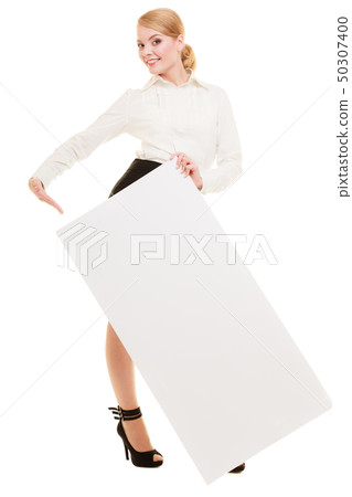 Ad. Businesswoman holding blank copy space banner 50307400