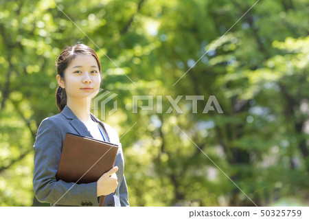 [鮮綠色]女商人 50325759