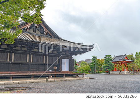 Sanjusangendo temple grounds scenery 50332260