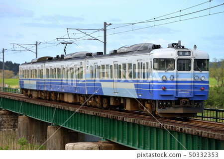 在越後線上運行的115系列普通3輛車 50332353