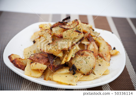 roasted potatoes 50336114