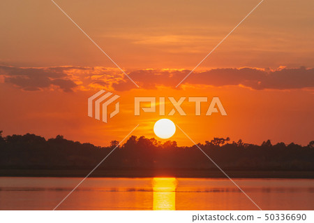 Sunset in the lake. beautiful sunset behind the 50336690