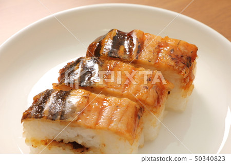 烤海鰻和壽司。 烤海鰻和壽司。 50340823