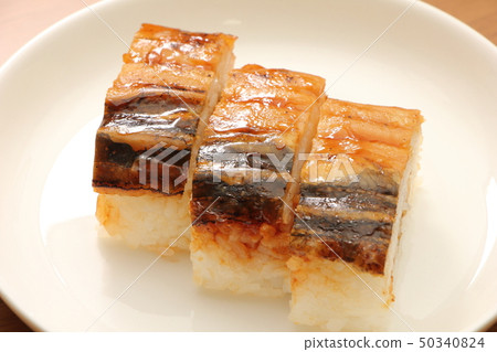 烤海鰻和壽司。 50340824