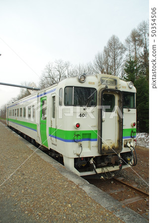 Kiha 40系列401在新東川站停靠 Kiha 40系列401在新東川站停靠 50354506