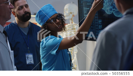 Doctors discussing diagnosis 50356555