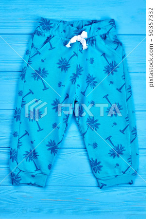 Blue printed summer baby pants. 50357332