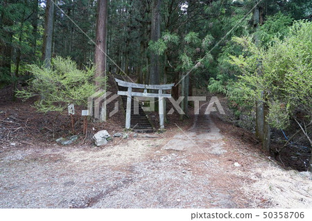 Kurisu神社位於Gunma Hyakumeizan群馬縣白鳳町桐生市的栗山登山入口 Kurisu神社位於Gunma Hyakumeizan群馬縣白鳳町桐生市的栗山登山入口 50358706