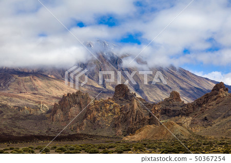 Volcano Pico del Teide is Spain's highest mountain Volcano Pico del Teide is Spain's highest mountain 50367254