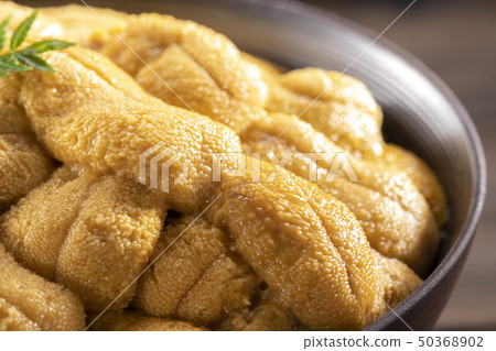 Delicious sea urchin in a small bowl 50368902