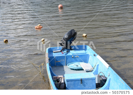 停泊一條船 50370575