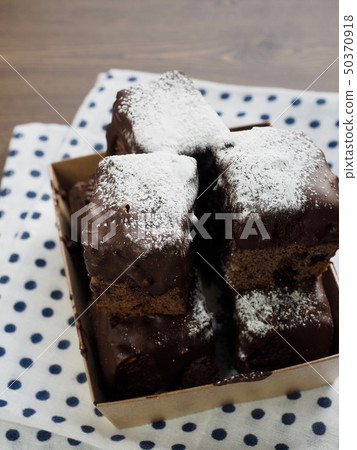 巧克力棕和糖粉 巧克力棕和糖粉 50370918