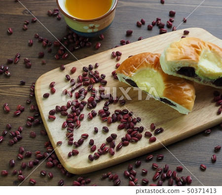 甘藷和紅豆和甜酸奶油 甘藷和紅豆和甜酸奶油 50371413