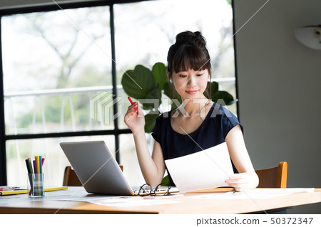 小姐，女商人，辦公室偶然 50372347