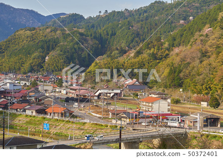 島根縣京都市Tsuwano站周圍的城市景觀（San-in） 50372401