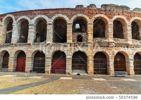 Verona Arena, Roman amphitheatre in Piazza Bra. - Stock Photo [50374586] -  PIXTA