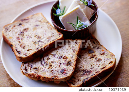 水果和核桃麵包配奶油芝士 50375989