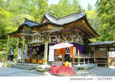 Takarazan Shinto shrine left 50378997