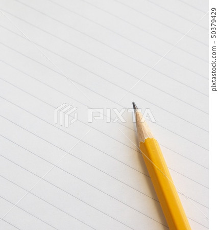 白色筆記本和鉛筆 50379429