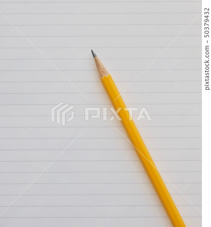 白色筆記本和鉛筆 50379432