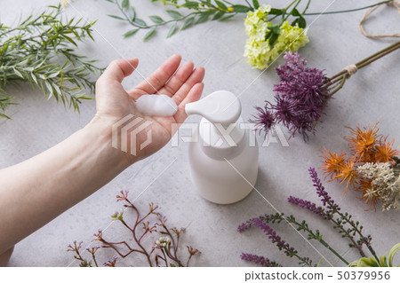 從瓶子裡取出氣泡的圖像 從瓶子裡取出氣泡的圖像 50379956