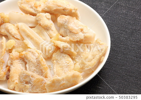 烤雞肉和雞肉軟骨。 50383295