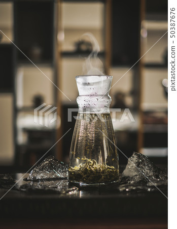 Vertical brewing of a tea Vertical brewing of a tea 50387676