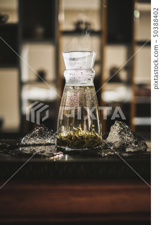 Vertical brewing of a tea Vertical brewing of a tea 50388402