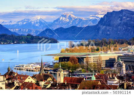 Lake Lucerne and Alps mountains, Switzerland 50391114