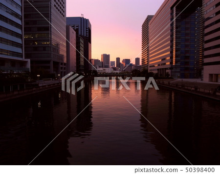 高濱運河(東京都港區)的日落 高濱運河(東京都港區)的日落 50398400