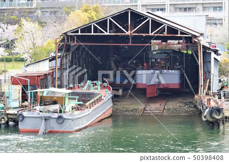 Osaka Okawa A small shipyard on the right bank of Okawa (long feature, near Maema Bridge) 50398408