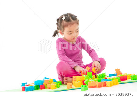 little girl playing 50399373