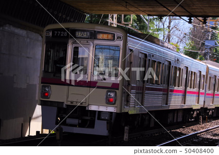 在Bonbo Kawahara駐地附近的京王線橫穿鐵路交叉口 50408400