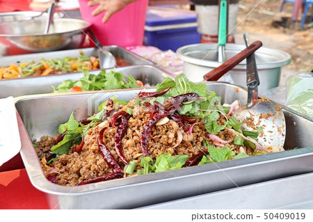 Thai spicy minced meat salad 50409019