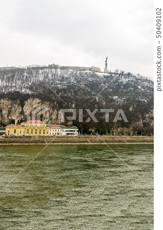 View of the Danube River with Mount Gellert and 50409102