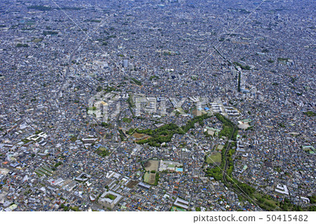 住宅區在郊區/ Zenfukuji河綠地和杉並區 住宅區在郊區/ Zenfukuji河綠地和杉並區 50415482