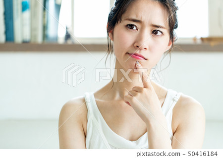 Woman worry beauty beauty 50416184