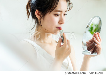 女人化妝唇膏口紅 50416201