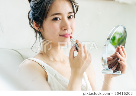 女人化妝唇膏口紅 50416203