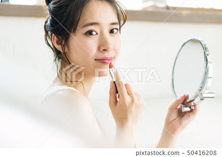 Woman makeup makeup lip lipstick 50416208