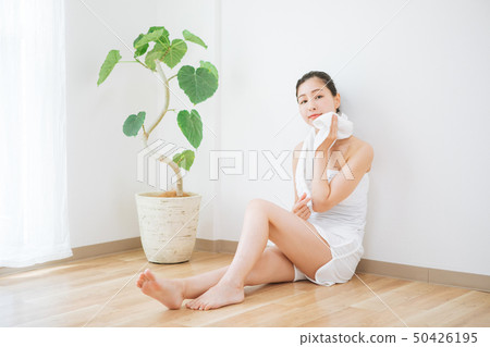 Woman who sweats Woman who sweats 50426195