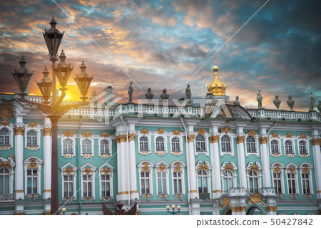 winter palace in the city of St. Petersburg. winter palace in the city of St. Petersburg. 50427842