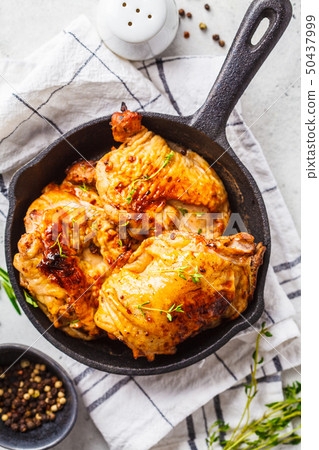 Grilled chicken in a cast iron skillet, top view, Grilled chicken in a cast iron skillet, top view, 50437999