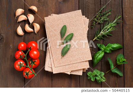 Whole wheat lasagna sheets, tomatoes, garlic and 50440515