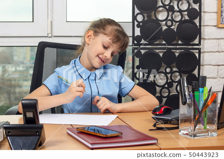 Eight-year-old girl rejoices after signing another 50443923