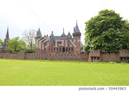 Dehar Castle in Utrecht, The Netherlands (4) 50443963